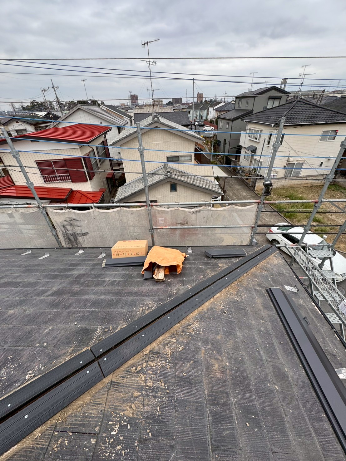 新しい棟板金の取り付け準備